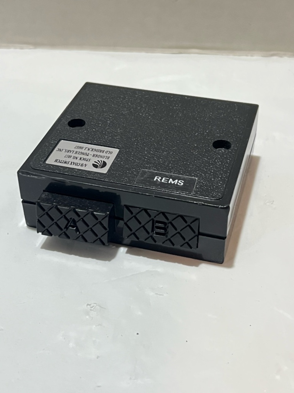 Channel Master Coax CATV A/B Switch Model 7273B Push Button